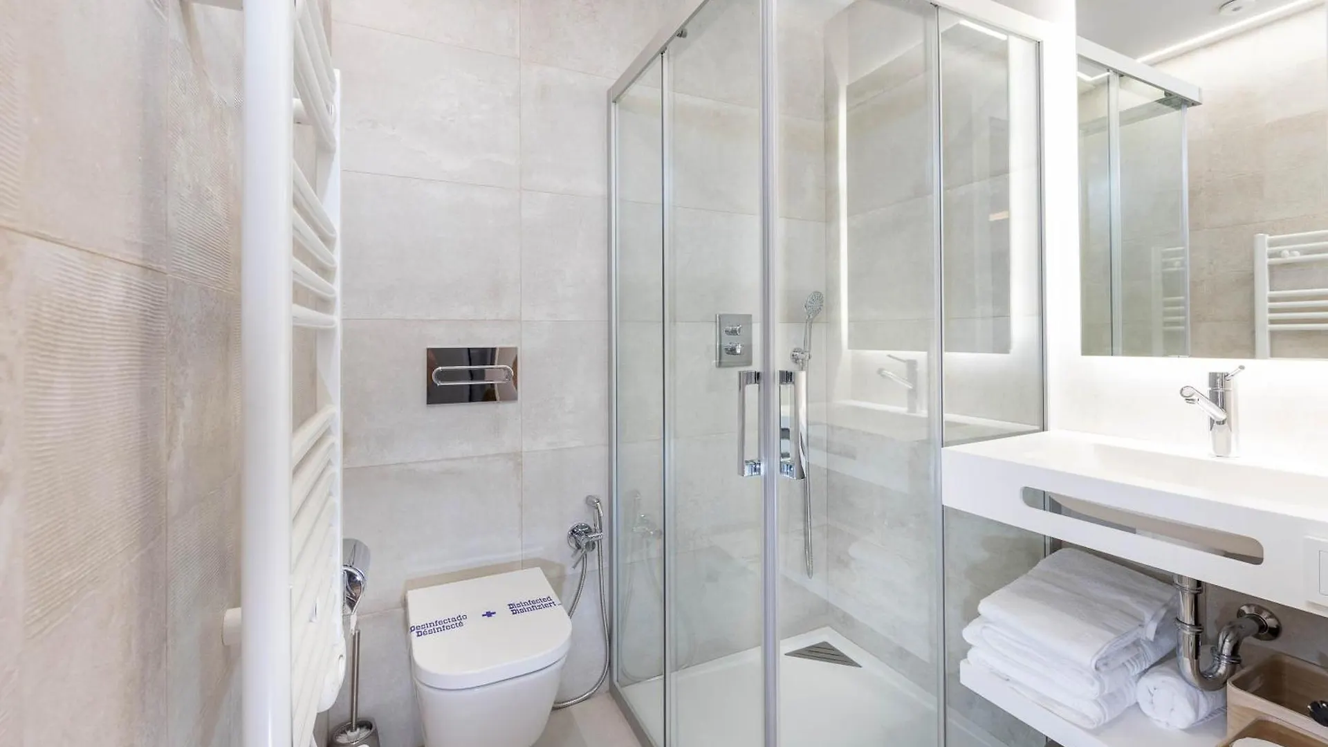 C&C Apartments فيغيريس 0*,