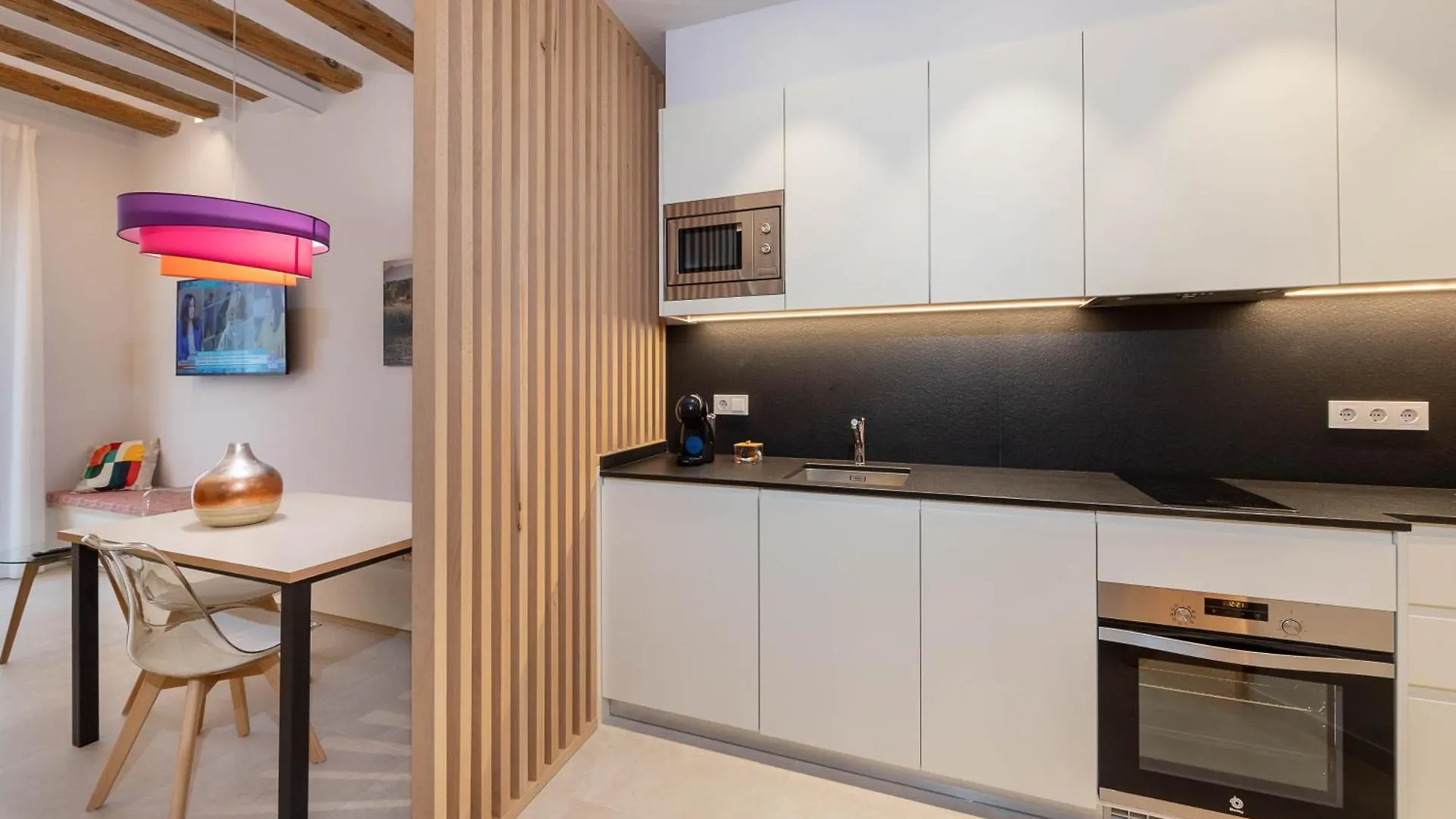 C&C Apartments فيغيريس إسبانيا